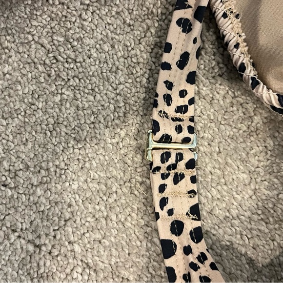 Xhilaration Med Smocked Underwire Animal Print Bikini Top - Picture 3 of 5